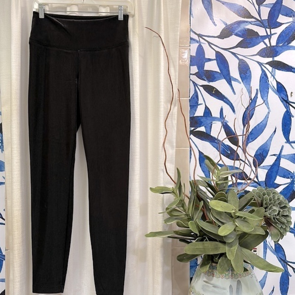Women’s White House Black Market Scuba Knit Black Runway Leggings Size 6